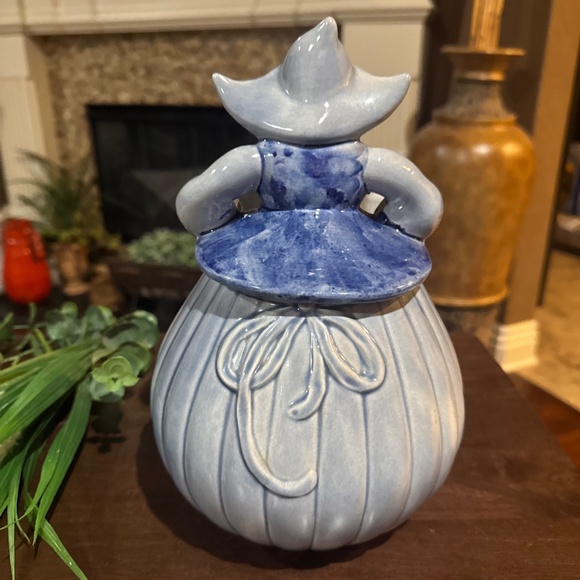 Vintage Red Wing Dutch Girl Blue Katrina 1940s Cookie Jar Hand Painted - Picture 4 of 11